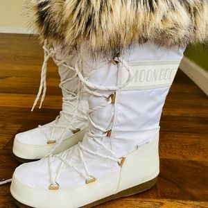 The Original Moon Boot by Tecnica. Adorable boots.